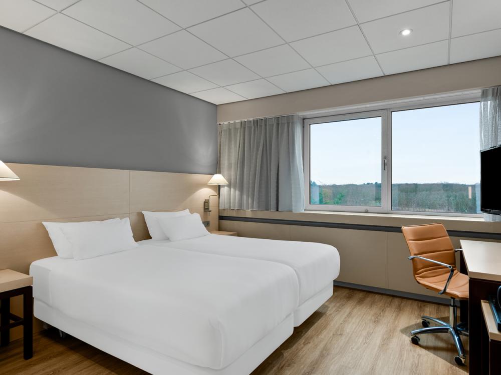 NH Leeuwenhorst Superior Room Bed