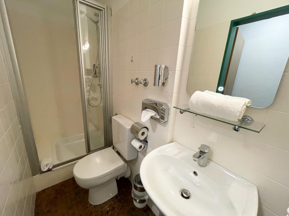 economy eenpersoonskamer badkamer